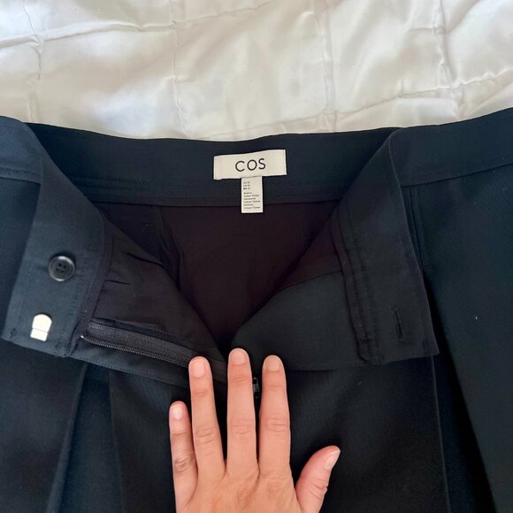 ✨ COS - Pleated Skort – Size 10 – Back to School Must-Have - Picture 6 of 6